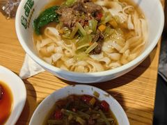 -呷佬·长沙手工米粉(金沙江路店)