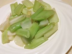 清炒西芹百合-龙记烧腊茶餐厅(常德路店)