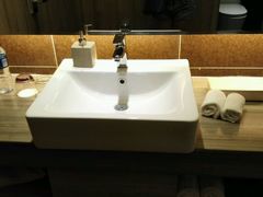 android_upload_pic-西安大雁塔科技大学地铁站亚朵酒店