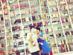 钟书阁上面的巨大书房-钟书阁(松江泰晤士小镇店)