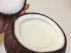 -志龙皇冠吃货椰子铺