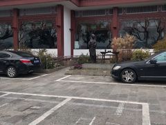 -楼外楼·停车场