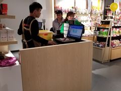 -良品铺子(白云新世界店)