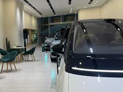 -理想汽车(世纪汇店)