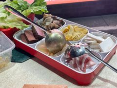 -猪三哥肥肠鸡川菜小炒