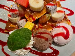 水果华夫饼-Lia Cafe Bar Restaurant松山咖啡屋