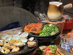 -何师烧烤·小龙虾·江湖川菜·精酿啤酒(成温店)