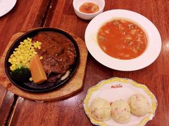 -玛格萝妮比萨屋(四平店)