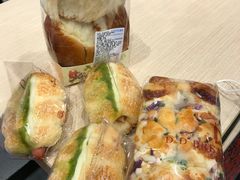-顶东面包花园·生日蛋糕(世博店)