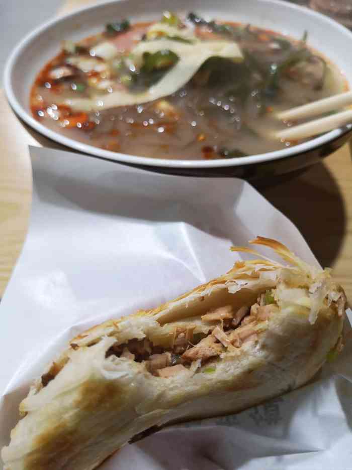 潼关脆皮肉夹馍-"好像是新店.点了外卖,金牌老潼关肥瘦肉夹.