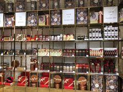 零售区-VENCHI 闻绮(北京国贸商城店)