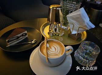 日咖夜酒，生活的多种滋味