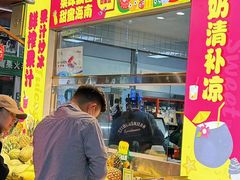 -三亚火车头万人海鲜广场