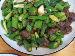 炒牛肝菌-榕江牛瘪牛肉火锅