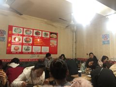 大堂-老字号杨坡红油米线腊汁肉夹馍(东四道巷店)