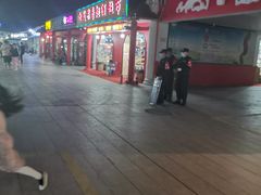 -布尔津河堤夜市
