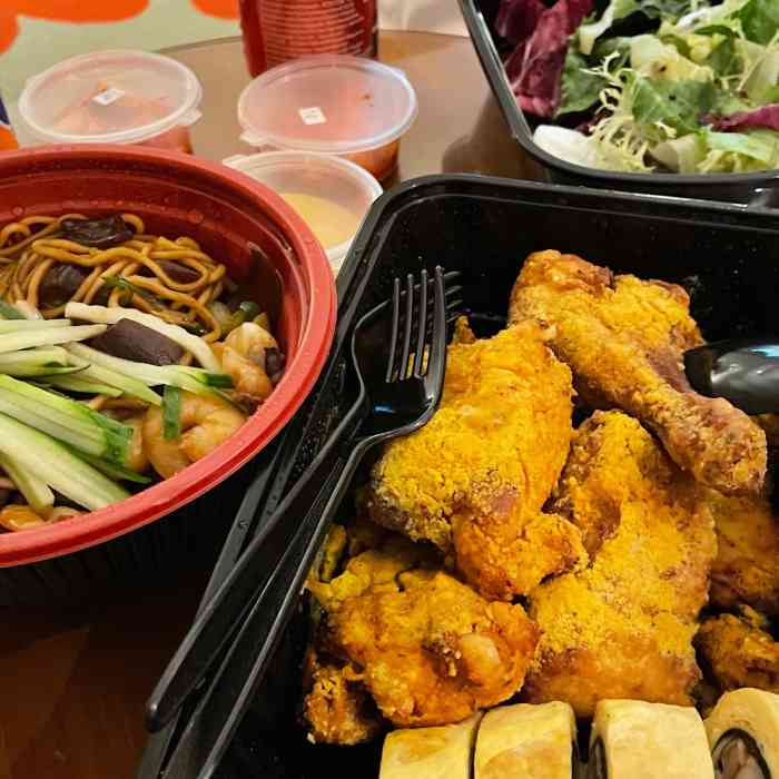 公司聚会必选,菜份量大且好吃,推荐炸鸡及饭!