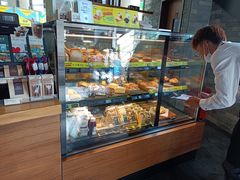 面包甜点陈列柜-星巴克(深圳新沙天虹店)