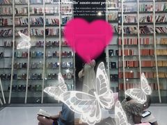 -钟书阁(松江泰晤士小镇店)