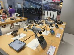 -DJI大疆(深圳华强北曼哈授权体验店)