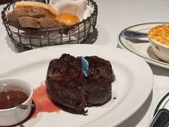 -Wolfgang’s Steakhouse 沃夫冈牛排馆(上海白玉兰广场店)