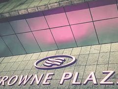 -上海滴水湖皇冠假日酒店