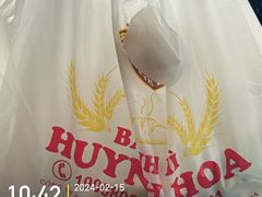 -Bánh Mì Huynh Hoa