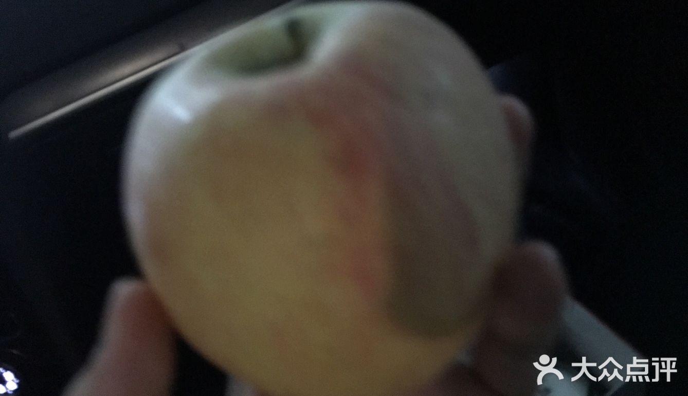 吃完还送了小礼物 这个苹果就是 不建议烫菜