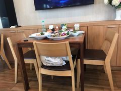 -Chom Cafe and Restaurant