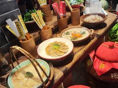 -帅巴人舅母子腊蹄民俗村