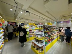 -咻啵翔翔零食基地(万达广场店)
