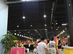 -嘿哟动霸CHUA·新潮玩运动娱乐中心·蹦床滑冰团建乐园