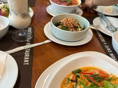 -Chom Cafe and Restaurant