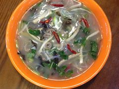 酸辣肚丝汤.jpg-食上东新街美食街区(民乐新都会店)