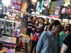 -六合夜市