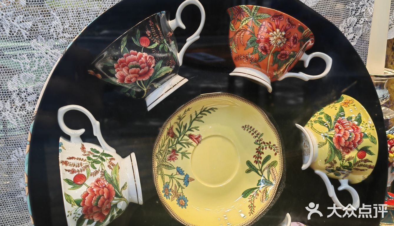 掉进爱丽丝的兔子洞！布兰兔的植物庄园下午茶