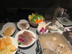-左庭右院鲜牛肉火锅黑金店(陆家嘴中心店)