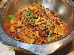 -愉肴麻辣香锅(中山路店)