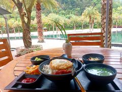 -腾冲洞山温泉村