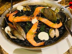 传统西班牙墨鱼汁海鲜饭-BROWNSTONE布朗石西班牙餐厅(深圳湾店)