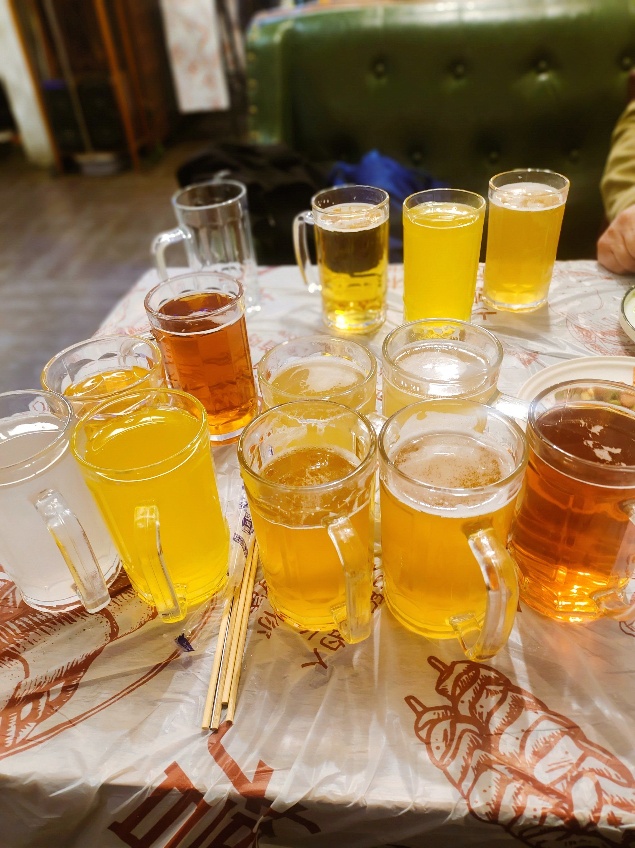 啤酒杯里的欢乐时光