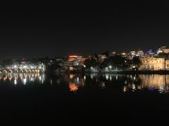 -Lake Shore Hotel & Restaurant