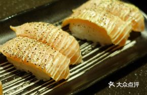 Avocado Salmon Cheese Roll