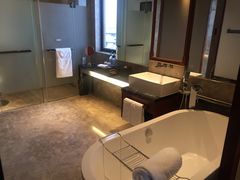 -三亚湾海居铂尔曼度假酒店