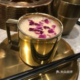 大盘鸡很入味，面条真心好吃，很有韧劲。新疆烤包子