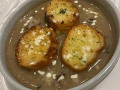 蒜香黄油烤法棍佐红酒洋葱牛肉汤-娜娜家·Nana's restaurant(国金汇店)