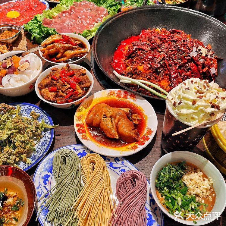 谁说济南没有公路夜市火锅？就在泉城路！