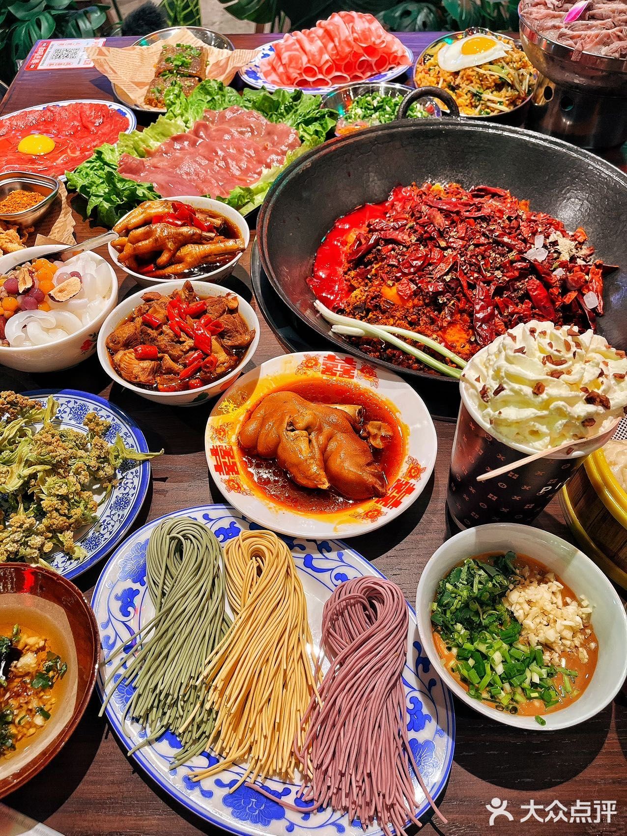 谁说济南没有公路夜市火锅？就在泉城路！