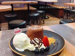 經典心太軟伴雲呢拿雪糕及水果-甜牙牙(广华街店)