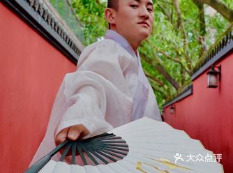 重庆新晋网红打卡地“故宫红墙”